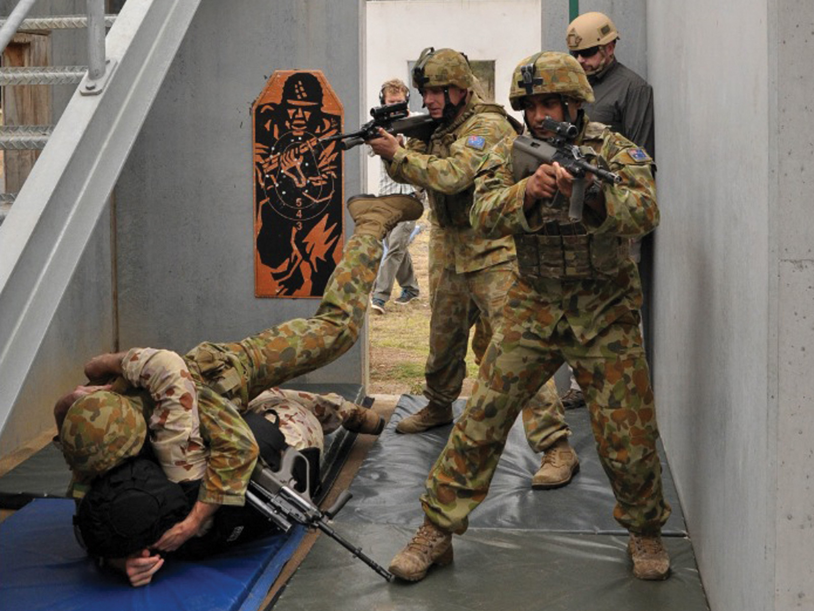 Paul Cale teaching 'ground domination' tactics to Australian Infantry soldiers